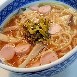 エリンギと魚肉ソーセージと高菜の煮込みラーメン♬